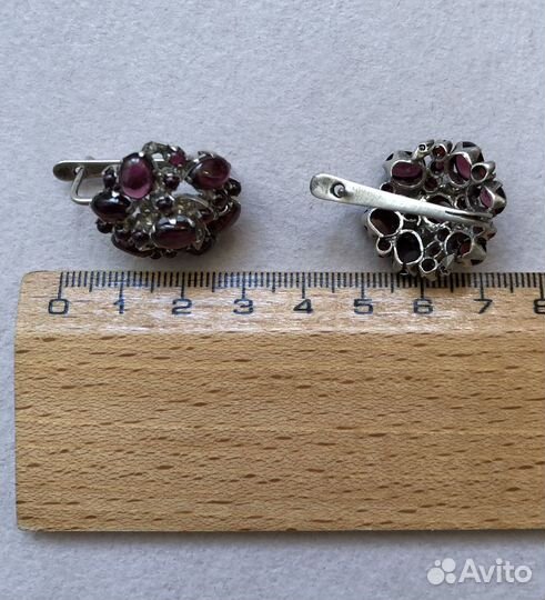Серебряные серьги с гранатом