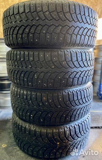 Bridgestone Blizzak Spike-01 235/55 R17