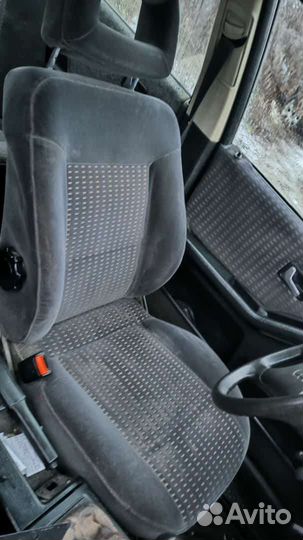 Разбор Audi 80 B3 1.8 PM моновпрыск МКПП AKM