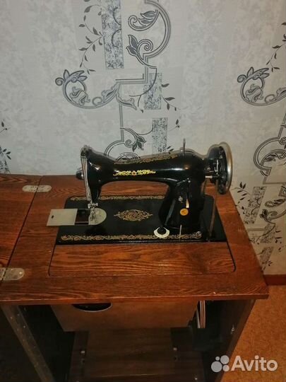Швейная машинка зингер 1979г