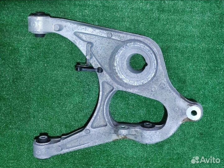 Рычаг задней подвески правый Mercedes-Benz