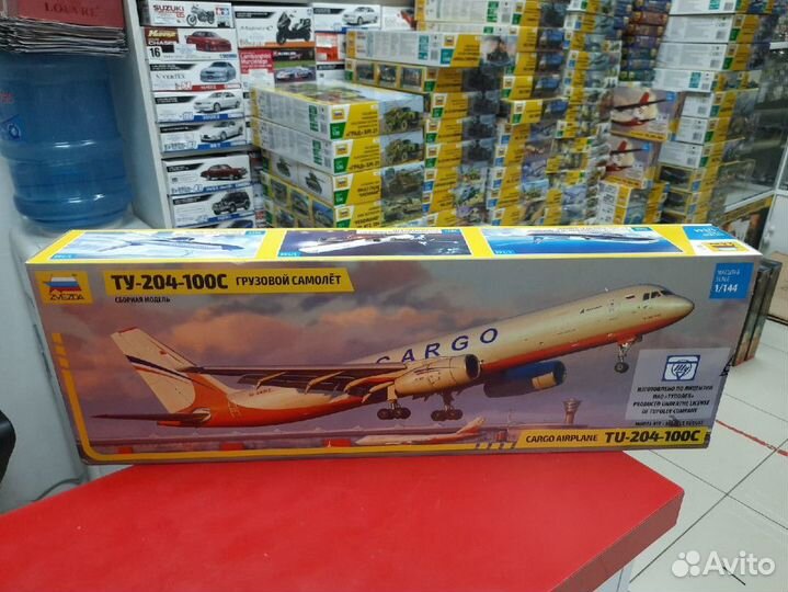 7031 Грузовой самолет Ту-204-100С, 1:144 Звезда
