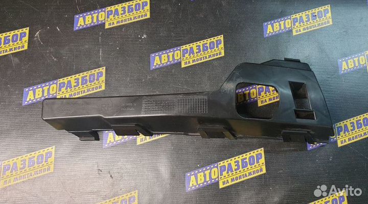Кронштейн переднего бампера правый Ford Focus