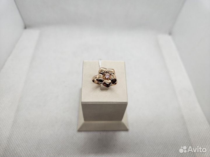 Золотое кольцо с камнем (бульвар)