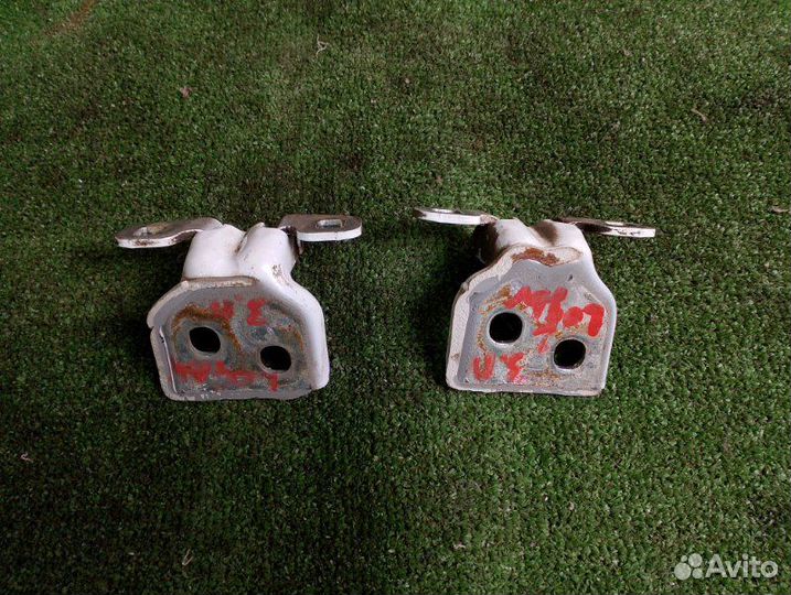 Петля двери задняя правая Renault Logan 1.6 2017