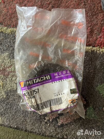 4397757 Втулка сферическая г/мотора хода Hitachi