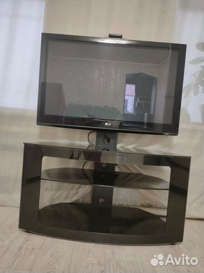 Телевизор и тумба