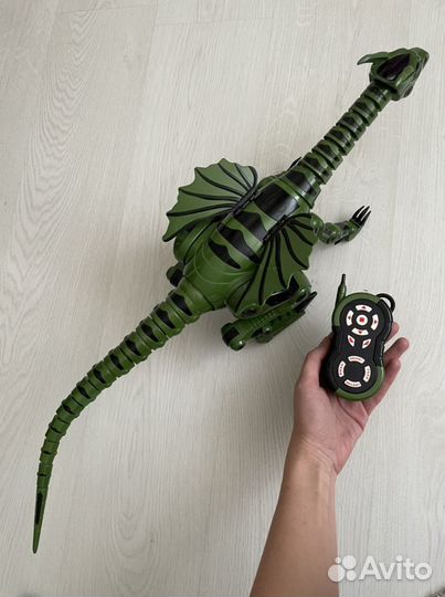 Робот динозавр