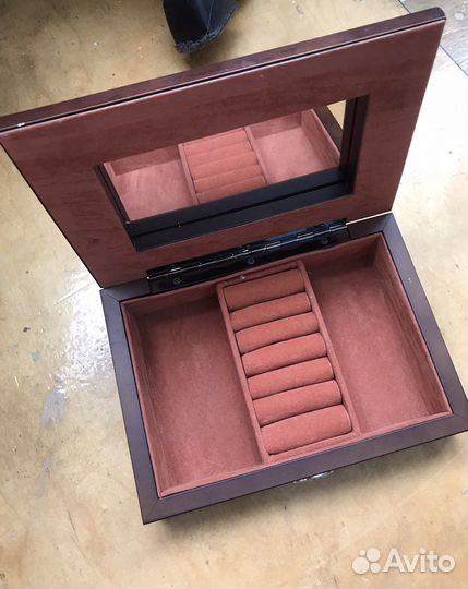 Деревянная шкатулка для украшений