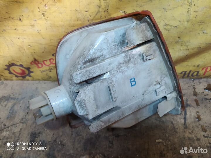 Поворотник левый Audi 100/44