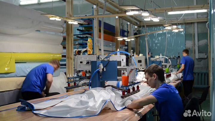 Рабочий в цех по производству натяжных потолков