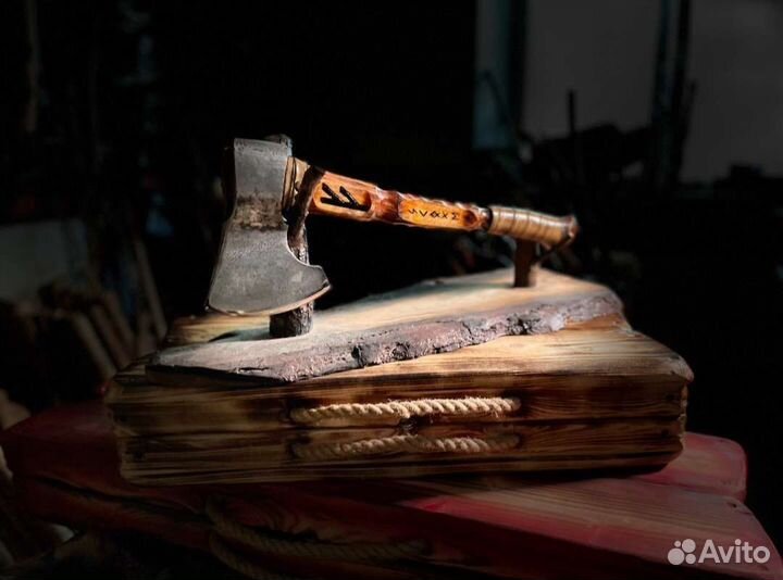 Топор кованый рунический ручной работы