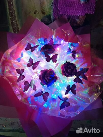 Букеты из бабочек и цветы из фаамарина