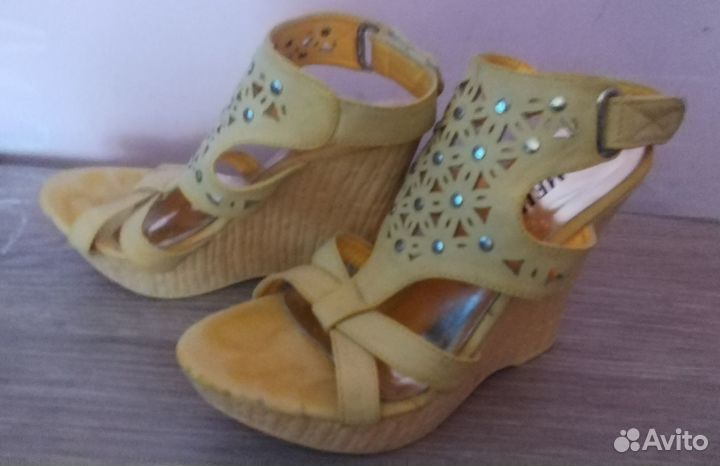 Продам босоножки