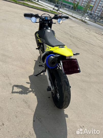 Husqvarna 701 supermoto