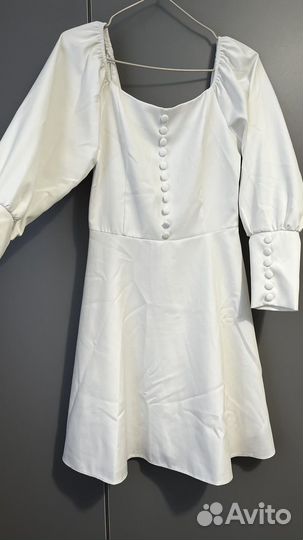 Платье белое эстетичное с пуговицами 42