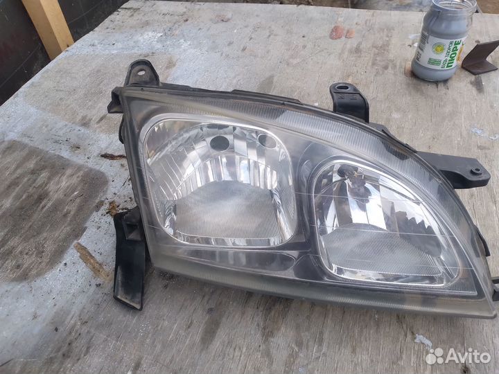 Фара caldina 211