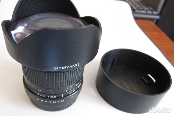 Объектив Samyang 14 mm f2.8 для Canon EF