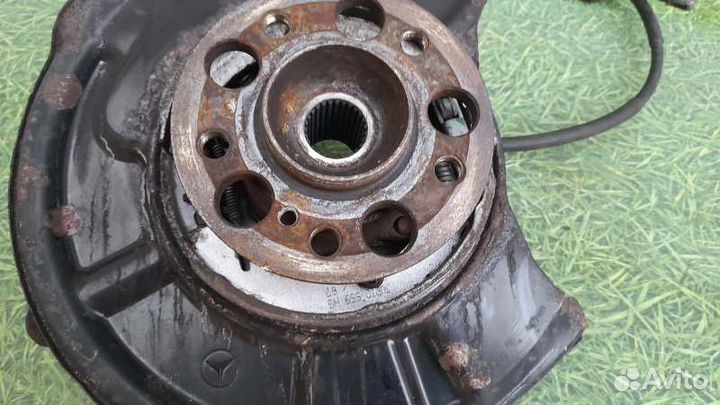 Кулак поворотный задний левый Mercedes E W211 3.2