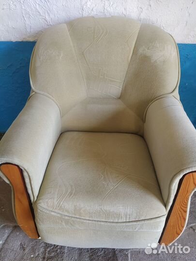 Диван с креслом