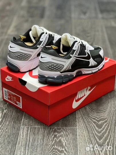 Nike Zoom Vomero 5 Dark Grey Black White