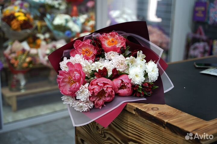 Букет с пионами