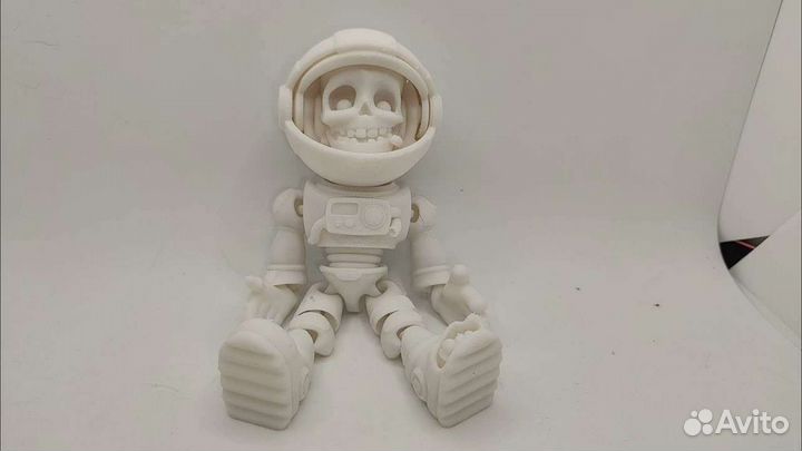 Фигурка скелет-космонавт,снежинки