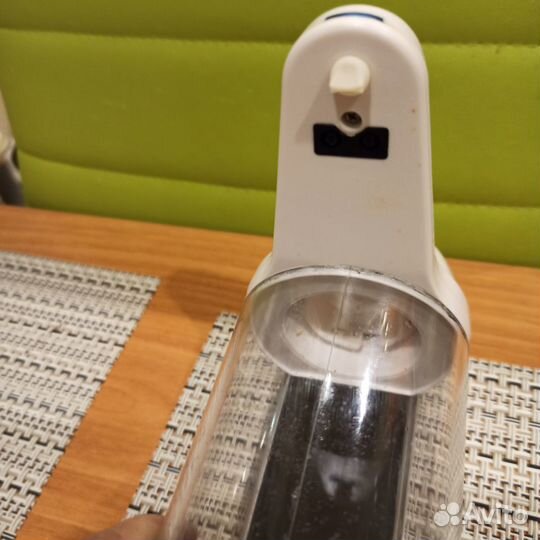 Сенсорный дозатор для жидкого мыла