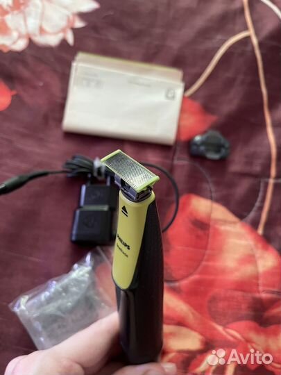 Триммер Philips One Blade QP2510