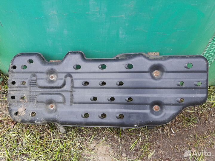 Защита топливного бака для Toyota Hilux 2005-2015