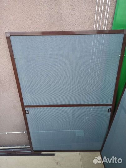 Москитные сетки на балконные окна