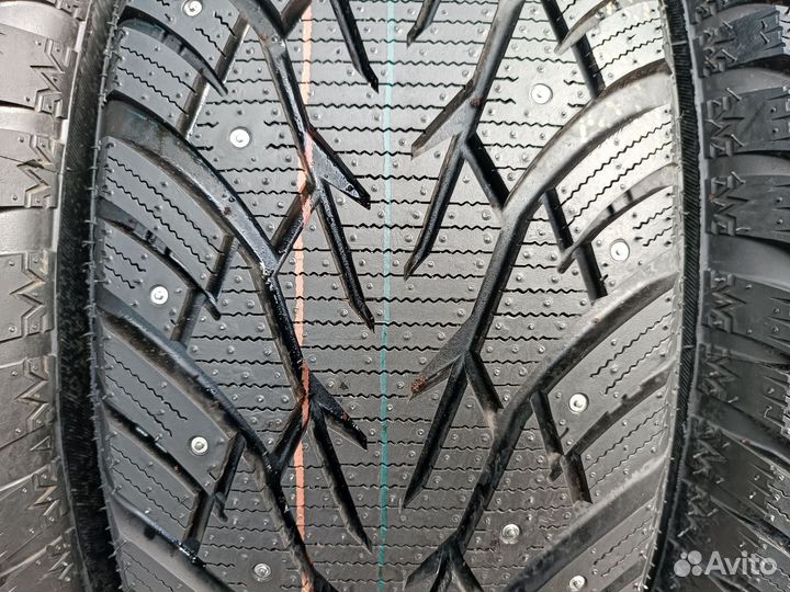 Royal Black Royal Stud 215/60 R16 99H