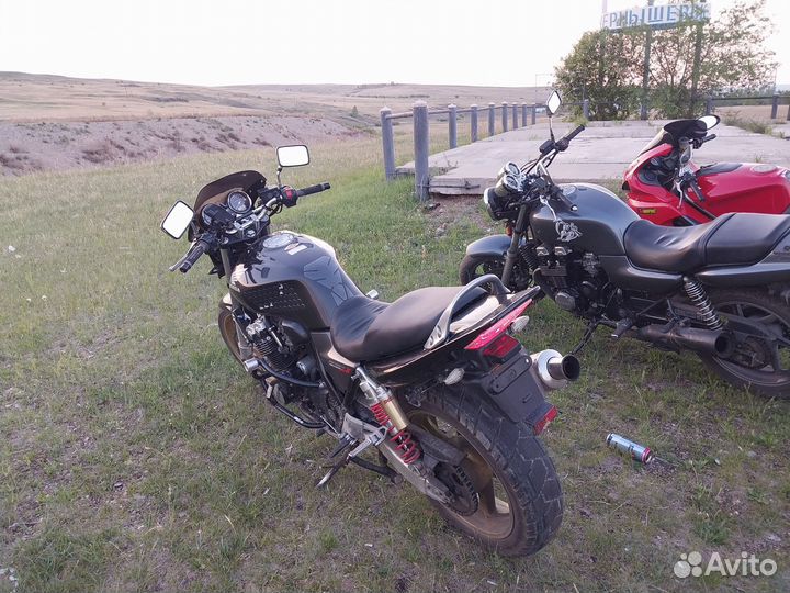 Honda cb 400 vtec 3