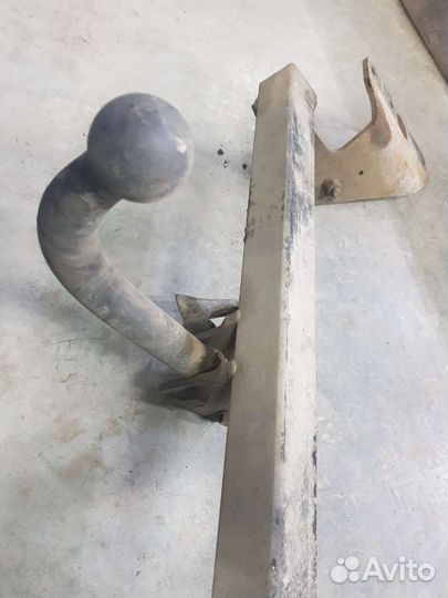 Фаркоп для Тоета Аурис