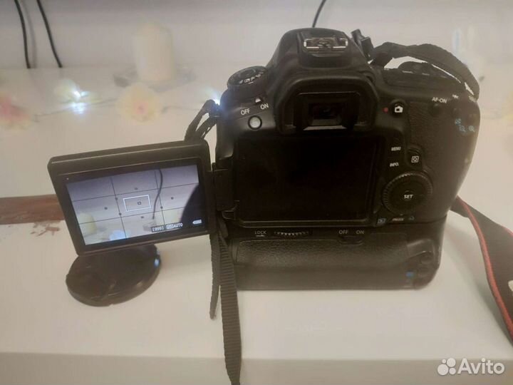 Canon EOS 60D + батарейный блок + кит 18-55