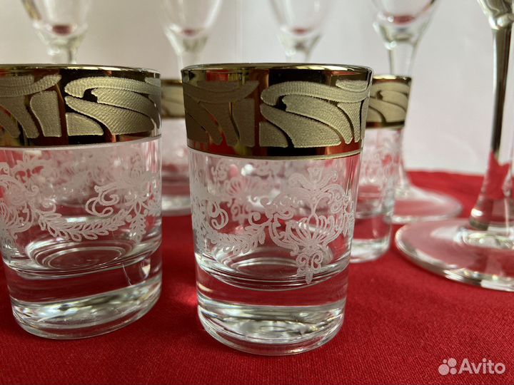 Набор бокалов и стопок