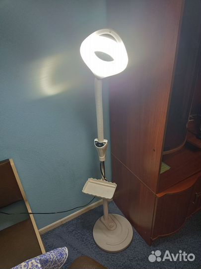 Лампа напольная для наращивания ресниц