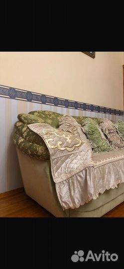 Диван с двумя креслами