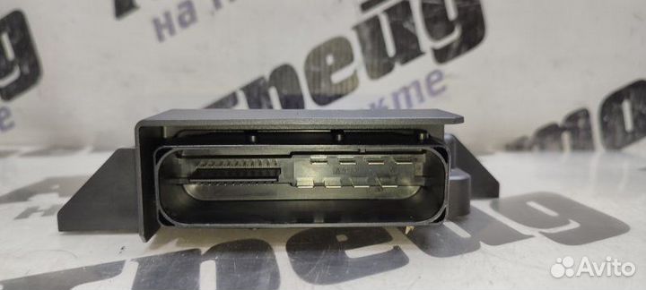 Блок управления стояночным тормозом Volkswagen