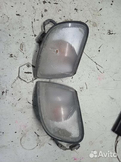 Указатель поворота левый Nissan Sunny Ниссан Санни