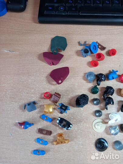 Lego аксессуары от разных наборов и много оружия