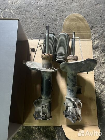 Передние стойки Hyundai Elantra