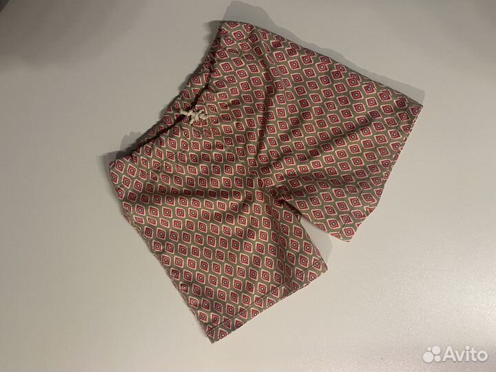 Шорты (8 лет), тапки (EU 33)