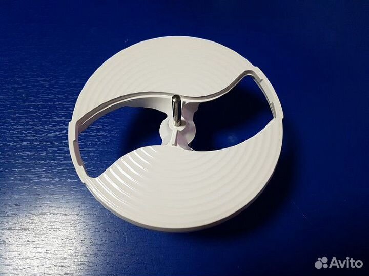 Комбайн кухонный, насадки комбайна 700 на 600 Вт