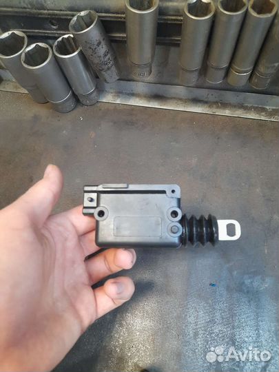 Активатор замка багажника Renault Dacia LADA