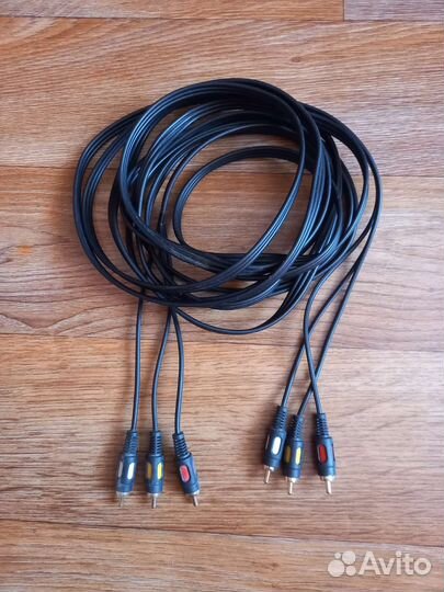 Тюльпан. Кабель Luxmann 403-055-1 3RCA(M) -3RCA(M)