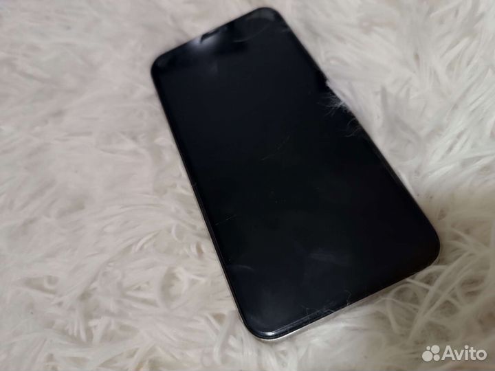 Телефон iPhone 10