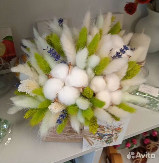 Облачко из сухоцветов композиция