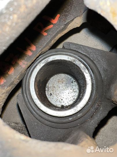 Тормозной суппорт задний левый Паджеро 4