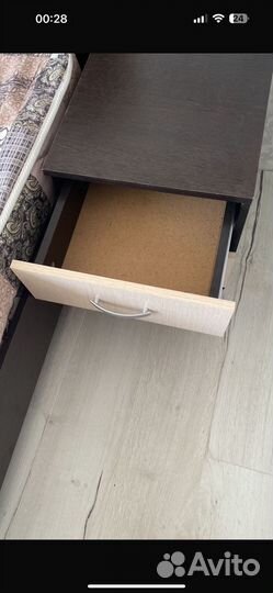 Кровать с матрасоми и тумбочки